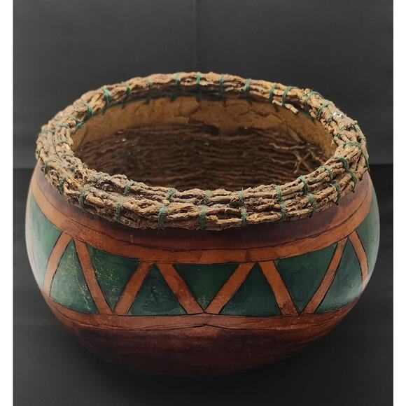 Natural Gourd Basket weaved twigs and hand painted - Picture 5 of 15